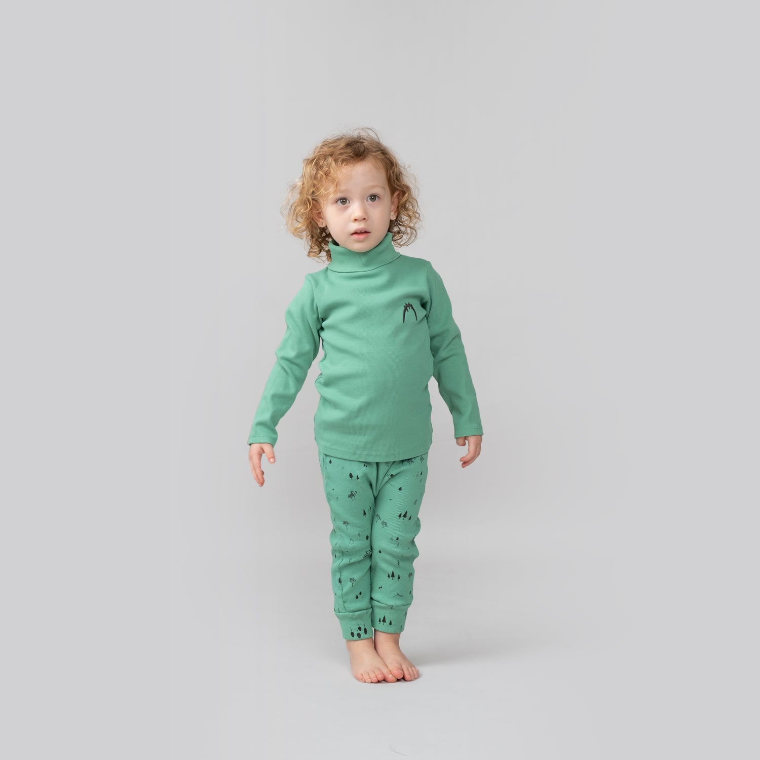 'tiny paw' malachite green ribbed turtleneck top