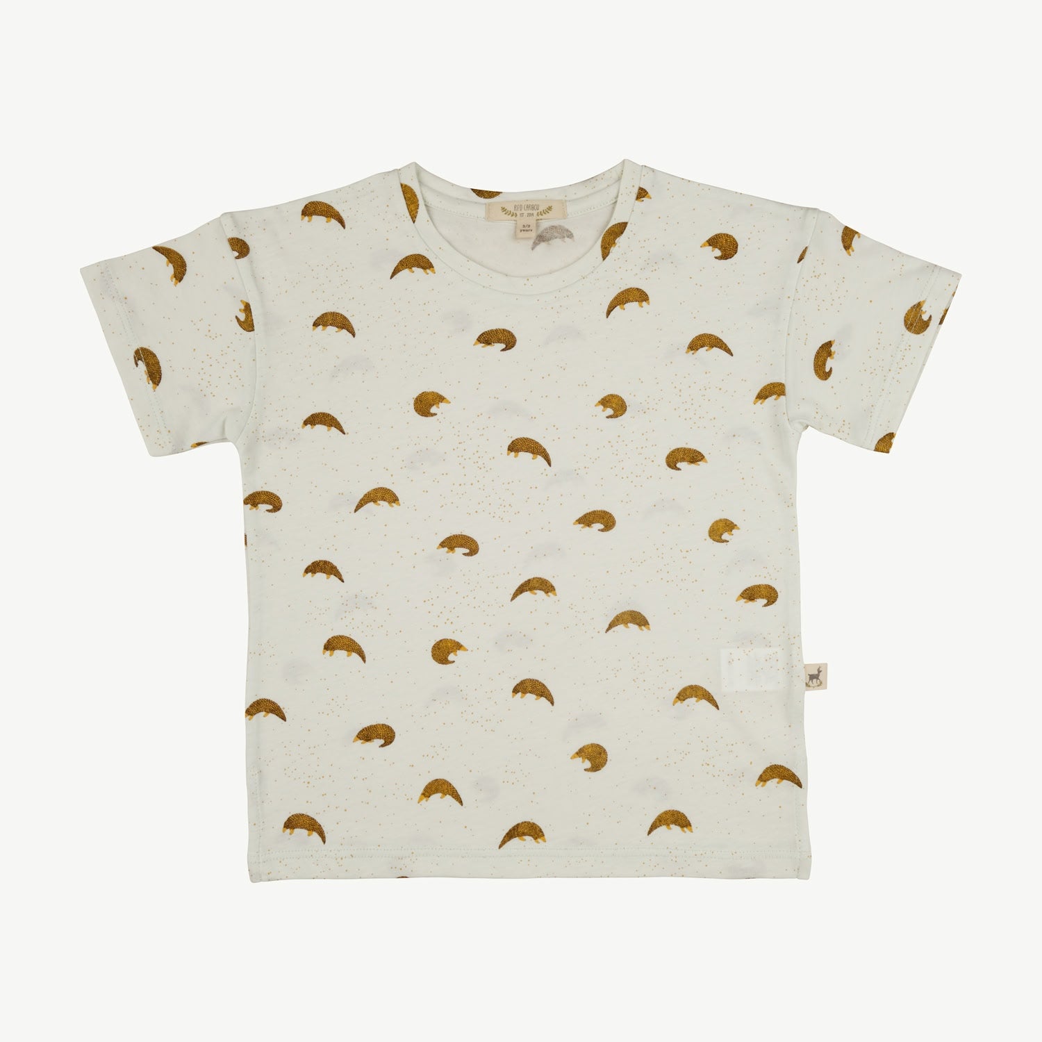 Short-sleeve kids’ t-shirt in off-white with an all-over golden pangolin and dotted print